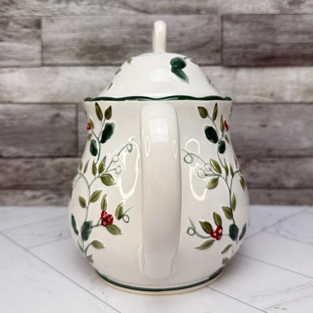 Pfaltzgraff Winterberry Sculpted Classic 6 Cups Teapot Tea Green Red Floral